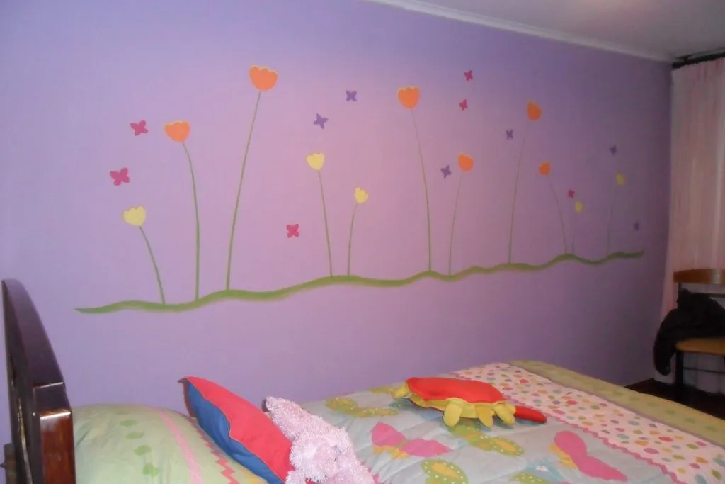 Murales Infantiles: Mural de niña con flores, mariposas y corazones Murales Infantiles: Mural de niña con flores, mariposas y corazones