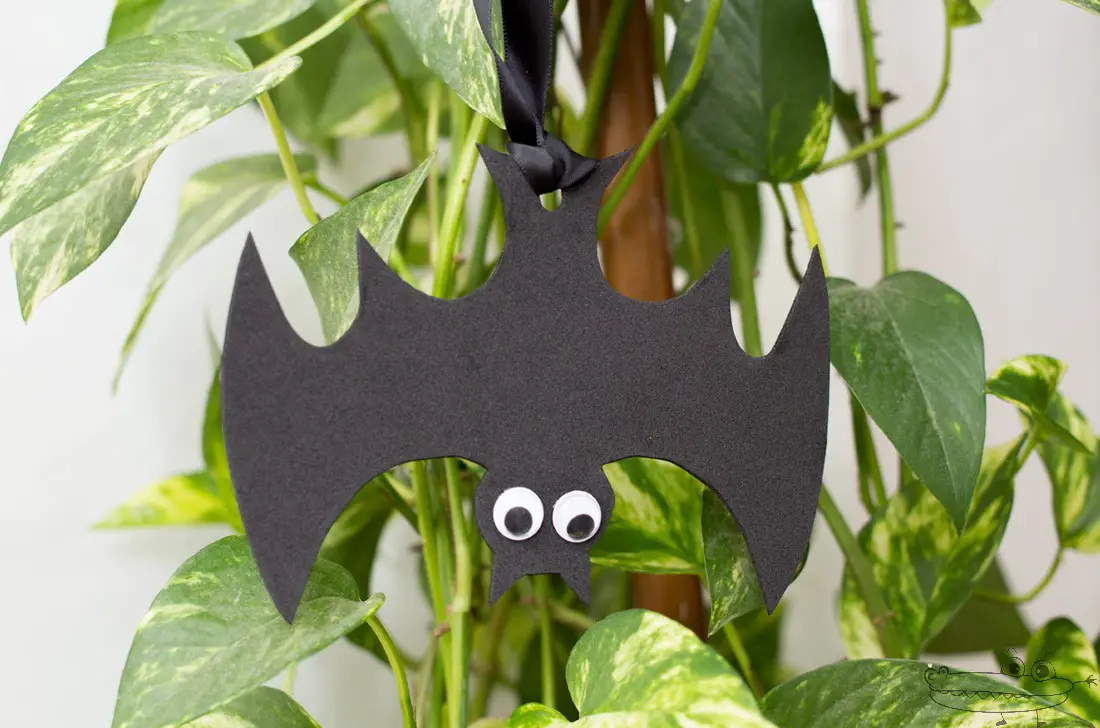Murciélago colgante para fiesta una Halloween -Manualidades Infantiles Murciélago colgante para fiesta una Halloween -Manualidades Infantiles