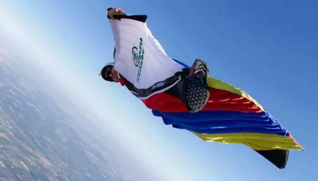 Murió el paracaidista colombiano conocido como el “hombre pájaro ... Murió el paracaidista colombiano conocido como el “hombre pájaro ...