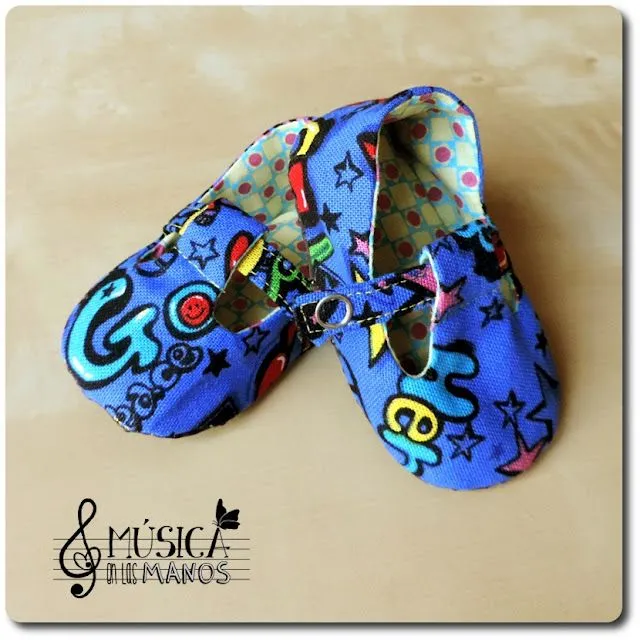 Música en las manos: Zapatitos de tela paso a paso Música en las manos: Zapatitos de tela paso a paso