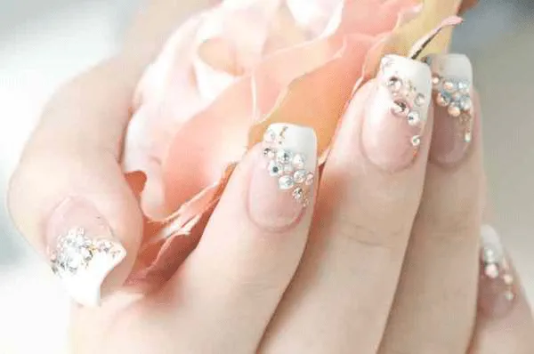 MuyAmeno.com: Uñas con Piedras, parte 5