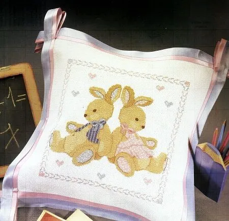 MuyVariado.com: Punto Cruz, Cojín para Niños, Diseño Conejos MuyVariado.com: Punto Cruz, Cojín para Niños, Diseño Conejos