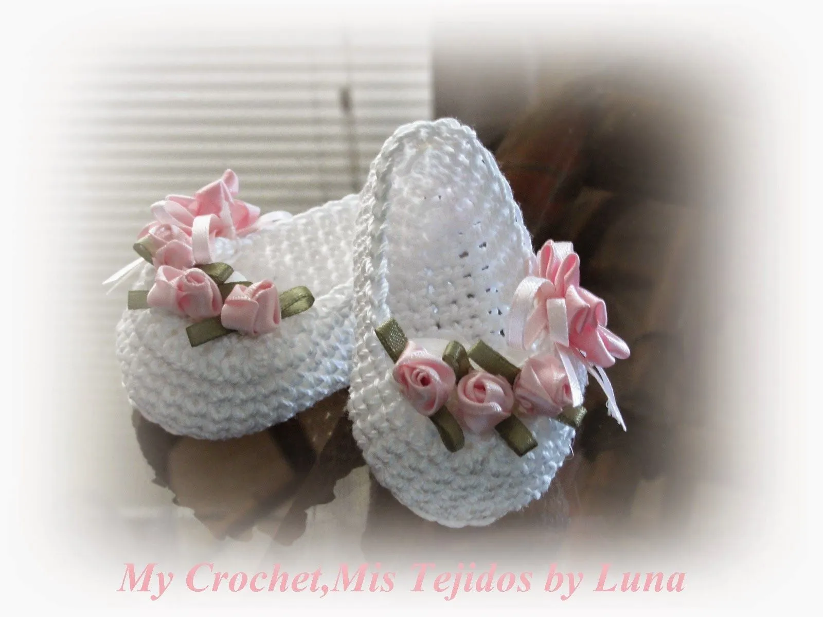 My Crochet , Mis Tejidos: Baby Booties - for a baby girl ...