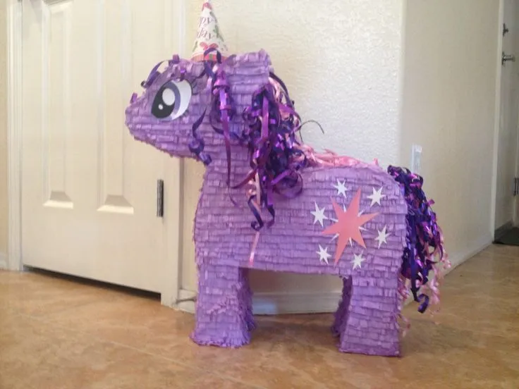 Homemade DIY my little pony piñata rainbow dash.. Carboard, tape ... Homemade DIY my little pony piñata rainbow dash.. Carboard, tape ...