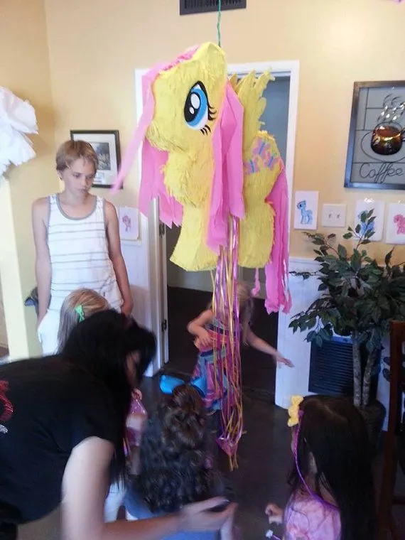 My Little Pony Pull String Pinata | My Little Pony, Little Pony ...