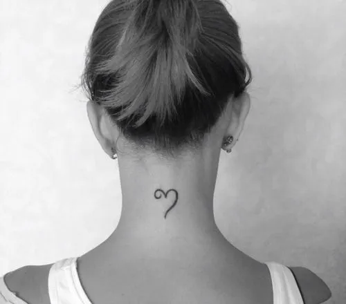 Naiara nos manda este precioso pequeño tatuaje de un corazón en la ... Naiara nos manda este precioso pequeño tatuaje de un corazón en la ...