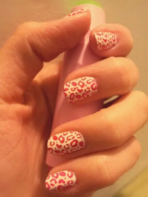 Nails white and red animal print uñas blancas y rojas leopardo ... Nails white and red animal print uñas blancas y rojas leopardo ...