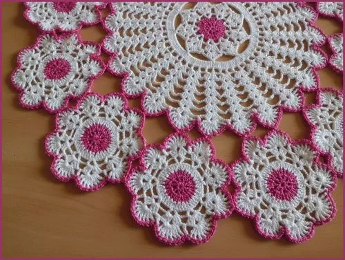 Napperon fleuri et sa grille gratuite , au crochet ! - Le blog de Anne