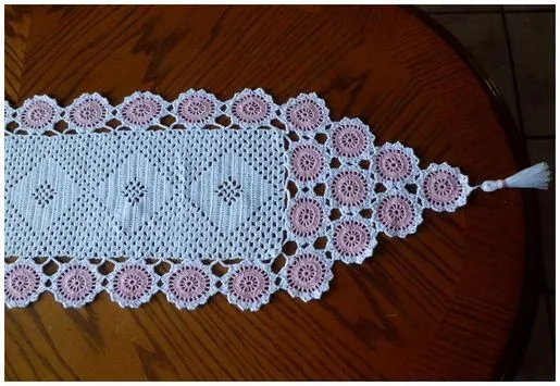 Napperons & chemin de table avec leurs grilles gratuites , au ... Napperons & chemin de table avec leurs grilles gratuites , au ...
