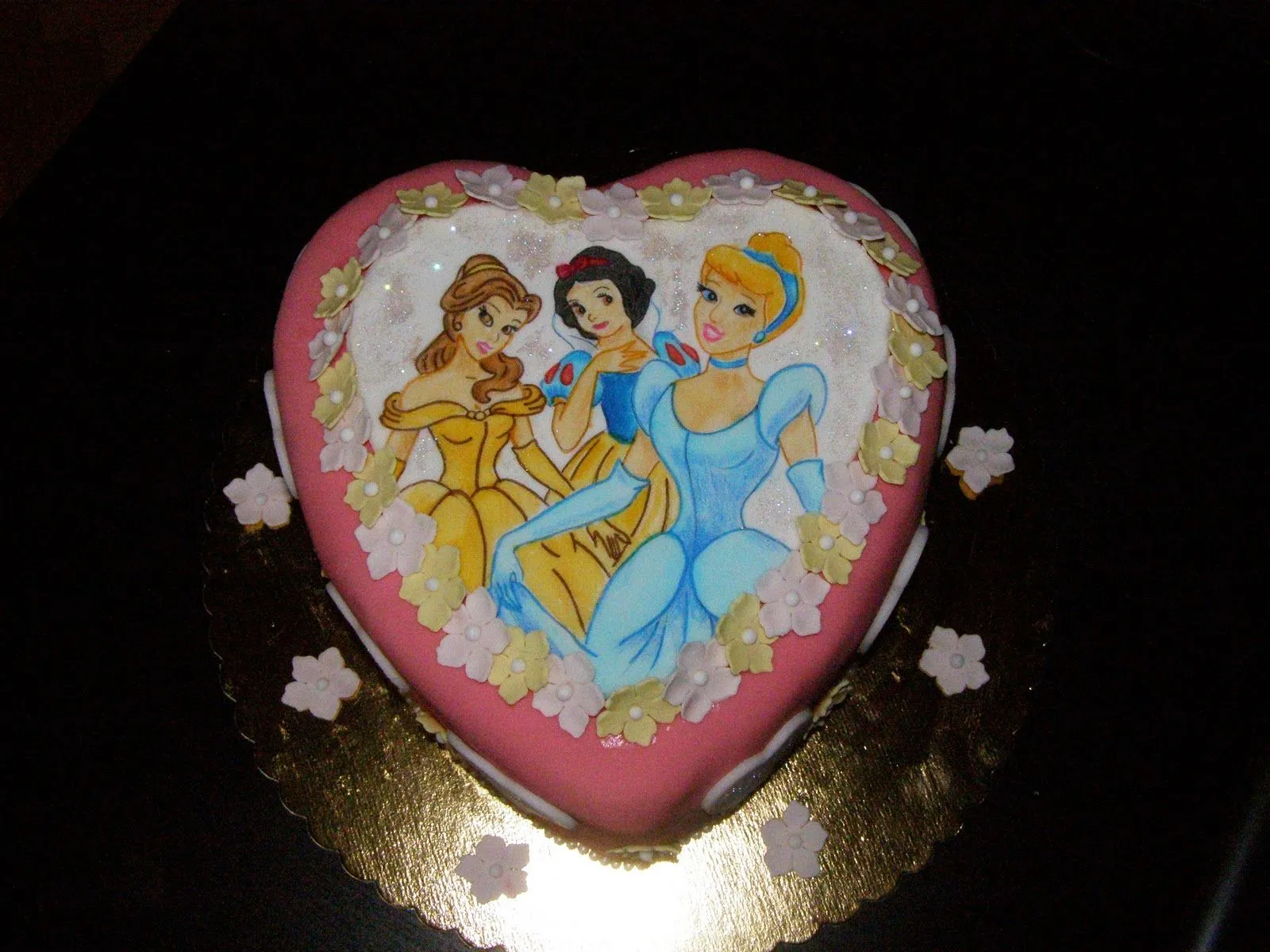 Los Naranjos - Arte y Gastronomía: Tarta de Fondant Princesas Los Naranjos - Arte y Gastronomía: Tarta de Fondant Princesas
