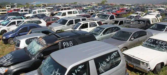 Narcos regresan por sus carros a los estacionamientos judiciales ... Narcos regresan por sus carros a los estacionamientos judiciales ...