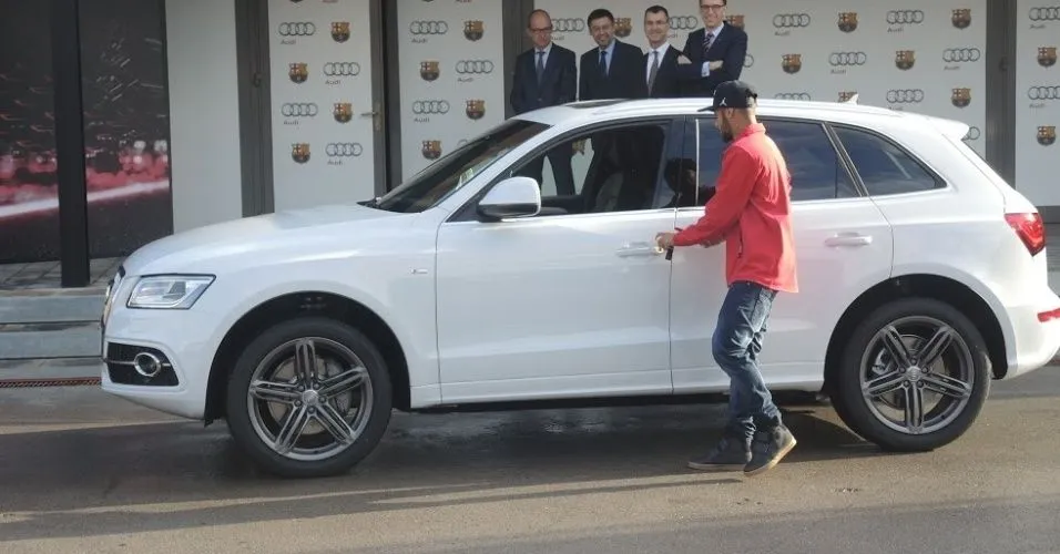 Os carros dos craques de Barcelona e Real Madrid - Futebol - UOL ...