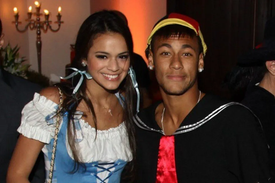 Neymar-y-su-novia-en-una-fiest ...