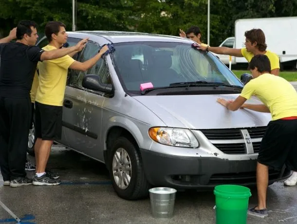 Nickelodeon TodoxGrachi: Los Chicos Lavando el Carro