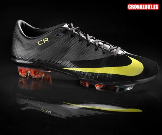 Las nuevas botas de Cristiano Ronaldo en el Real Madrid Las nuevas botas de Cristiano Ronaldo en el Real Madrid