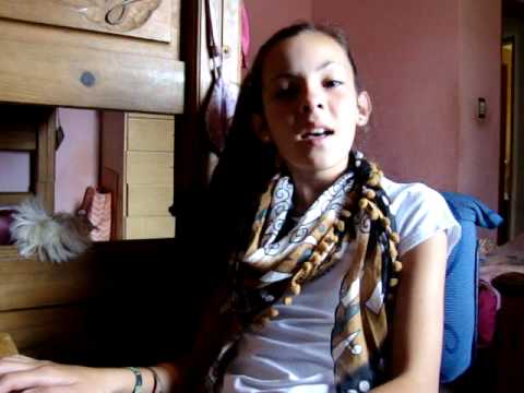 Niña de 12 Años Cantando Corre - YouTube