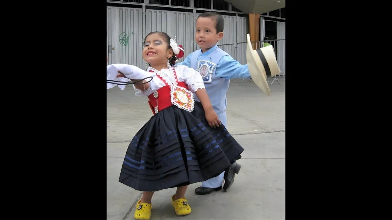 NIÑA 3 AÑOS BAILA MARINERA PLAZA DE TRUJILLO 2013 - YouTube NIÑA 3 AÑOS BAILA MARINERA PLAZA DE TRUJILLO 2013 - YouTube