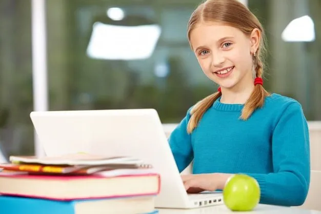 Niña con jersey azul estudiando con su portátil | Descargar Fotos ... Niña con jersey azul estudiando con su portátil | Descargar Fotos ...