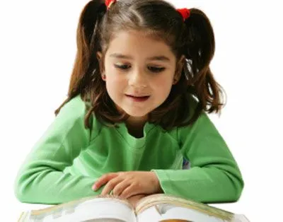 Niña leyendo un libro - Imagui