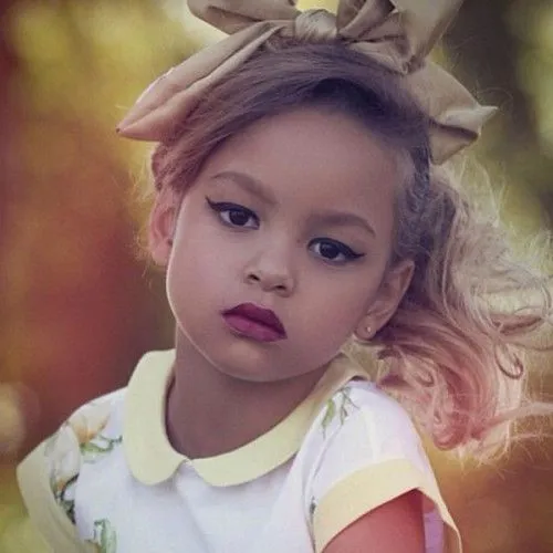 Es esta niña demasiado pequeña para el... - Cecilia Marín Es esta niña demasiado pequeña para el... - Cecilia Marín
