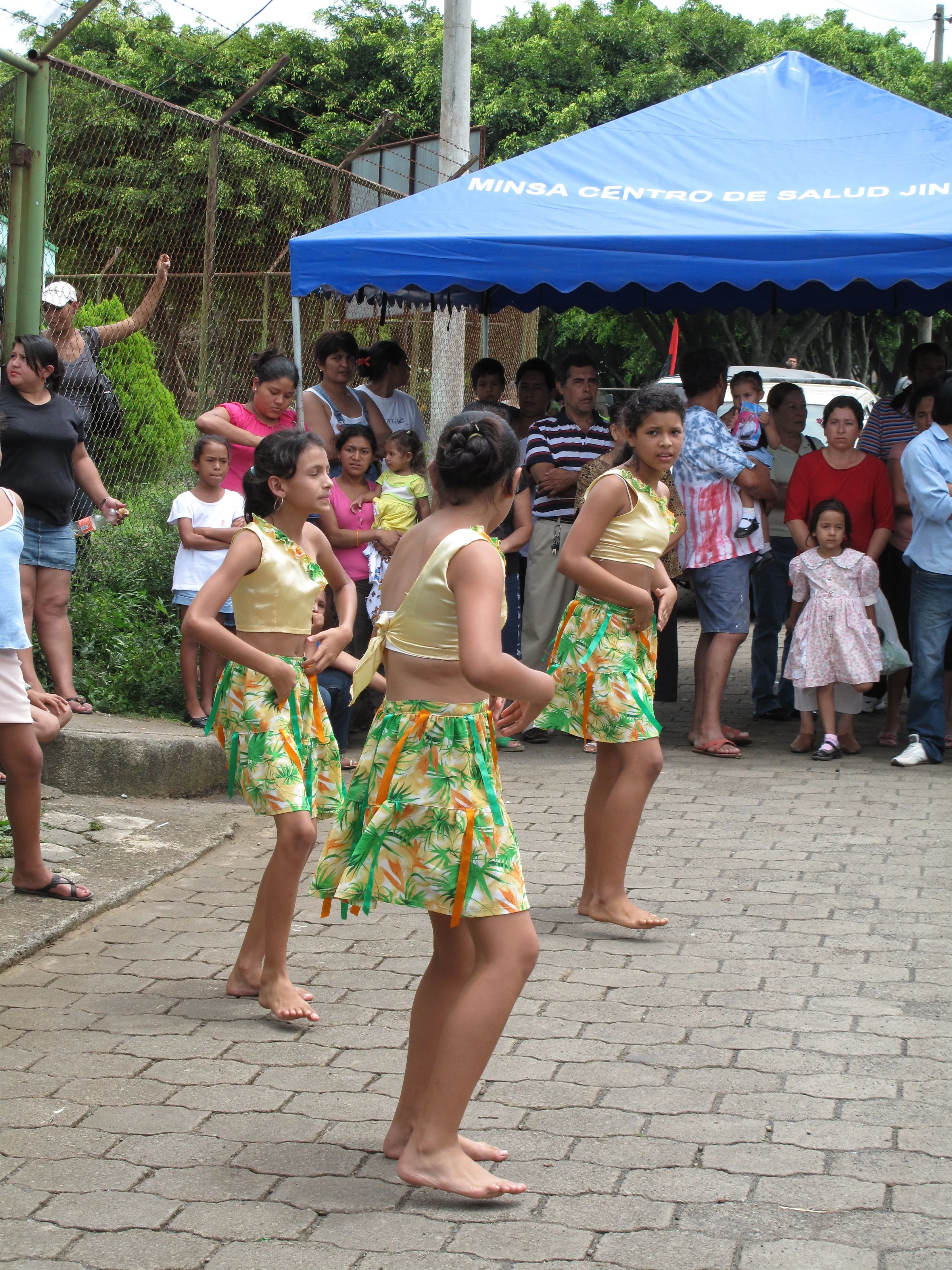 Niñas bailando PALO DE MAYO, baile de la Costa Atlántica | Dos ...