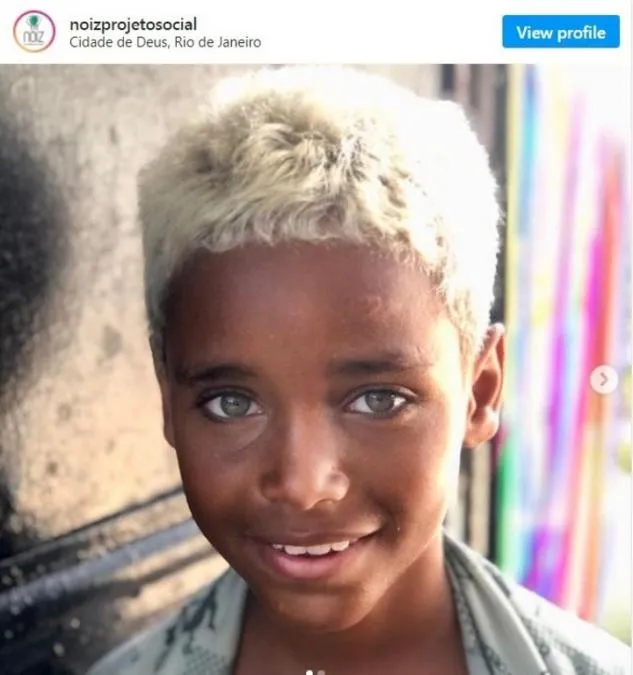 El niño de 11 años que vive en una favela de Brasil y que arrasa con sus fotos como modelo El niño de 11 años que vive en una favela de Brasil y que arrasa con sus fotos como modelo