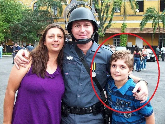 Un niño de tan solo 13 años es sospechoso de asesinar a toda su ... Un niño de tan solo 13 años es sospechoso de asesinar a toda su ...