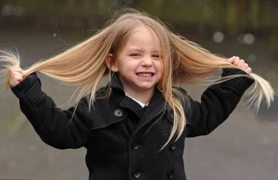 Niño de 3 años va a donar su melena rubia_Spanish.china.org.cn_ ...