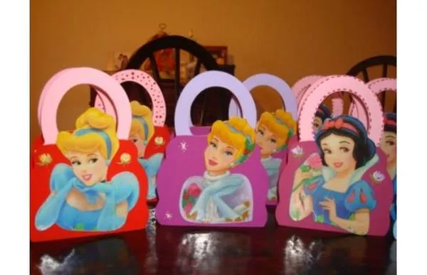 Niño en Casa: Sorpresas para Fiestas Infantiles Niño en Casa: Sorpresas para Fiestas Infantiles