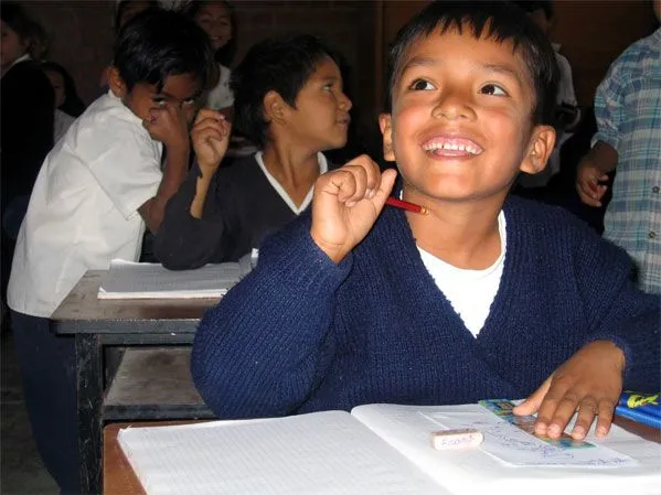 Niño en escuela - Imagui