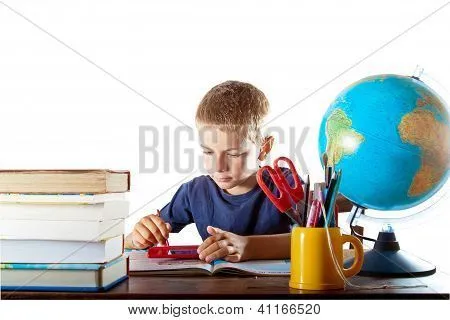 Niño estudiando en un tablet PC Fotos stock e Imágenes stock ... Niño estudiando en un tablet PC Fotos stock e Imágenes stock ...
