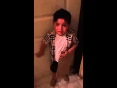 Niño Llora quiere ver viejas encueradas en Tablet - YouTube
