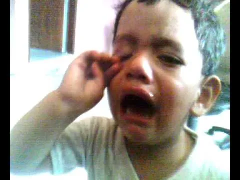 NIÑO LLORANDO !!! jaja porbresito XDD - YouTube