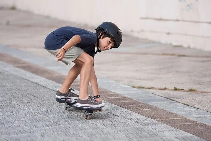 Niño haciendo skateboarding - Imagui