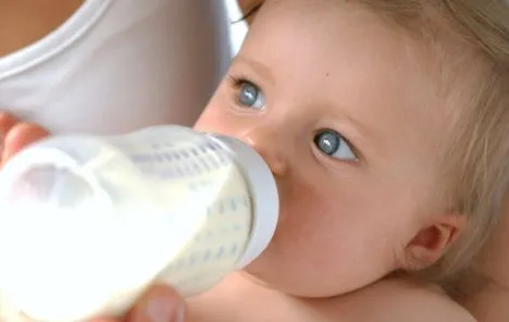 Cómo darle correctamente el biberón? : Bebes y embarazo Cómo darle correctamente el biberón? : Bebes y embarazo