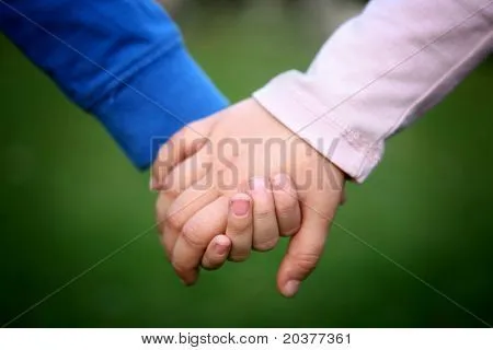 dos niños agarrados de la mano Fotos stock e Imágenes stock | Bigstock dos niños agarrados de la mano Fotos stock e Imágenes stock | Bigstock