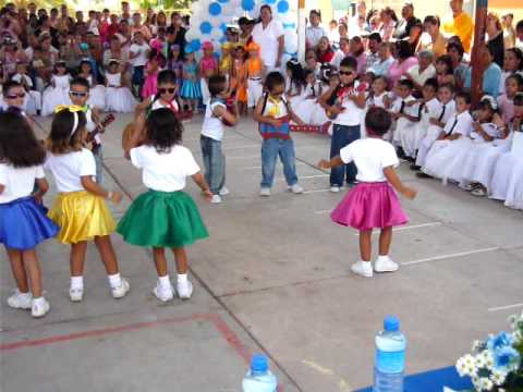 NIÑOS BAILANDO ROCK AND ROLL Y NIÑA LLORANDO - YouTube