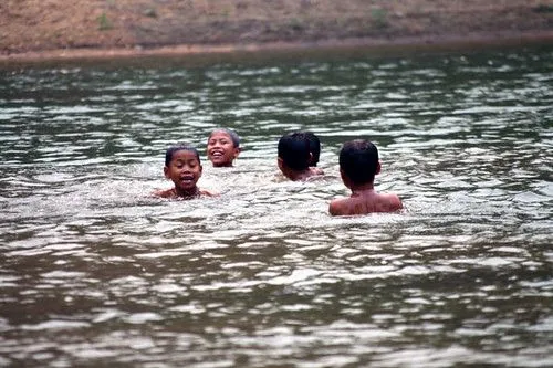 Niños bañándose en el rio | Flickr - Photo Sharing! Niños bañándose en el rio | Flickr - Photo Sharing!
