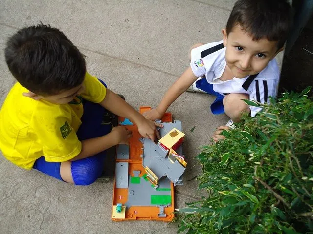 Imagenes de niños compartiendo juguetes - Imagui Imagenes de niños compartiendo juguetes - Imagui