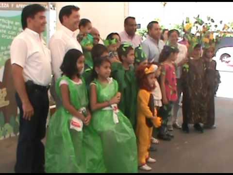 Niños conmemoran Día del Árbol con disfraces - YouTube