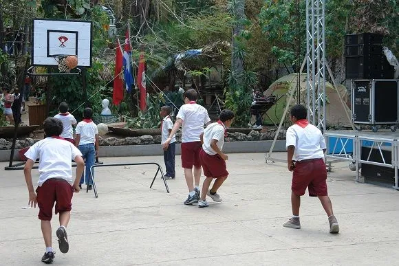 Laminas de niños jugando baloncesto - Imagui Laminas de niños jugando baloncesto - Imagui