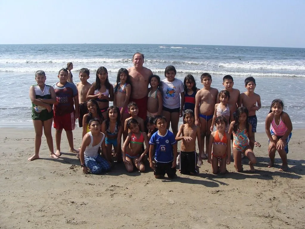  ... , aquí los niños disfrutaron tanto de la playa como de la alberca