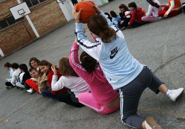 Niños haciendo deportes - Imagui