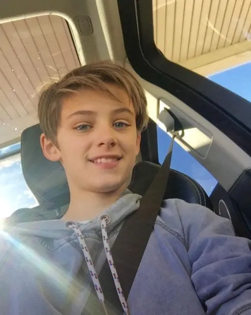 Niños guapos de 12