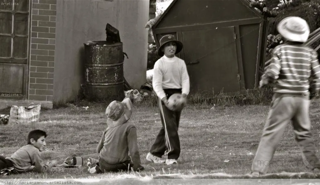Niños jugando. Maria Zanón - Artelista.