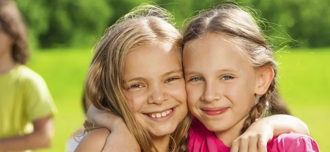 Los niños necesitan tener amigos y aprender a ser un buen amigo Los niños necesitan tener amigos y aprender a ser un buen amigo
