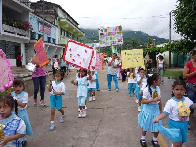 Niños y niñas del Alto Huallaga recordaron aniversario de la ...