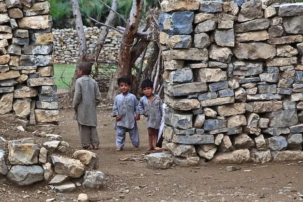 niños pobres sucio afghani curiosa casa | Descargar Fotos gratis