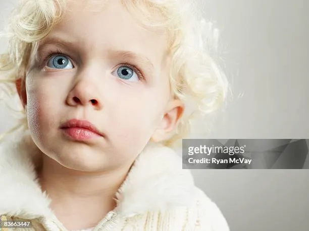 Niños Rubios De Ojos Azules Fotografías e imágenes de stock ... Niños Rubios De Ojos Azules Fotografías e imágenes de stock ...