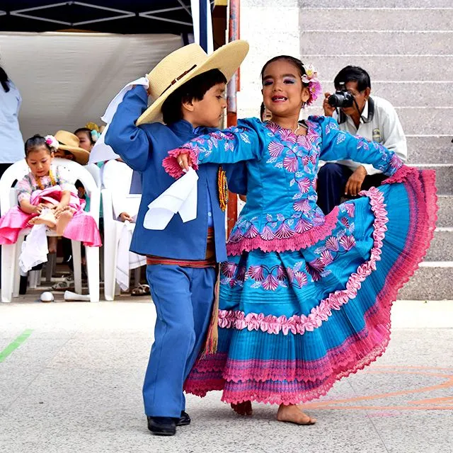 Niños talareños bailan con pasión la marinera - Talara mi orgullo Niños talareños bailan con pasión la marinera - Talara mi orgullo
